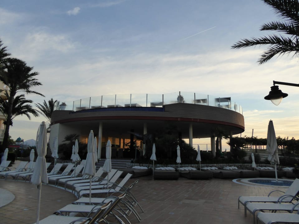 Oben Pool ab 18, unten super Poolrestaurant  Zafiro Bahia