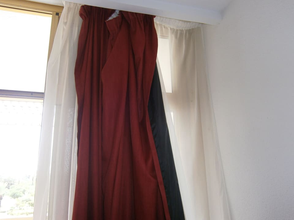 Abgerissene,kaputte Gardiene Hotel Amir Palace