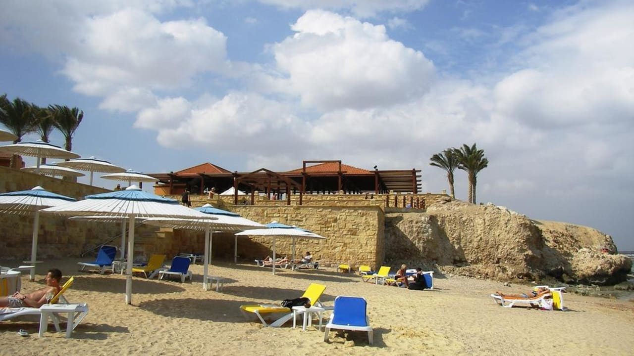 Strand mit Blick zum Strandrestaurant  Jaz Grand Marsa