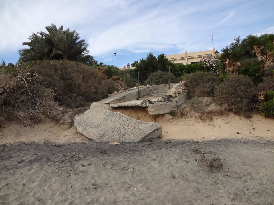 Gesperrter Strandabgang bei den Ozeanview Zimmern SBH Hotel Taro Beach