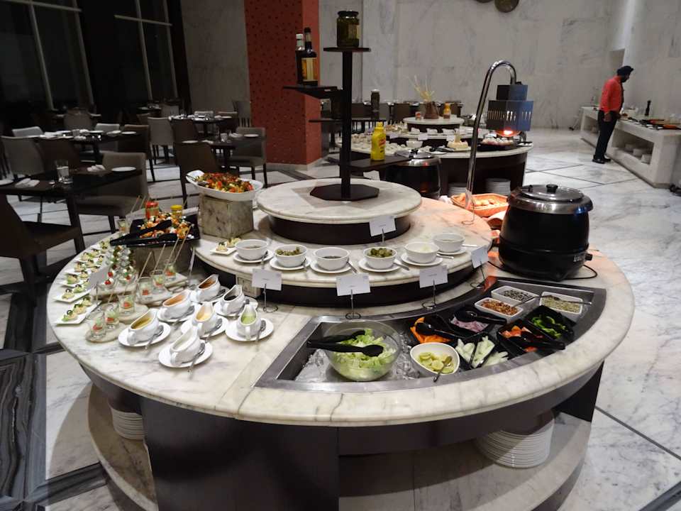 Tolles Büffet zum Abend Four Points by Sheraton Agra