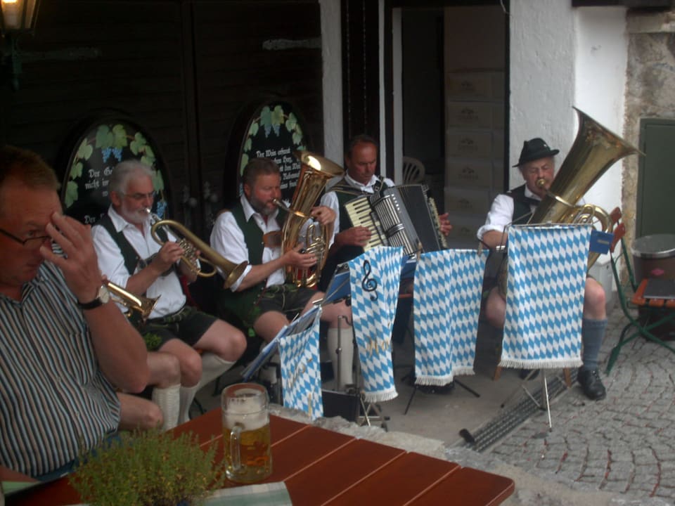 Grillhaxen-Abend im Biergarten Hotel Bellevue