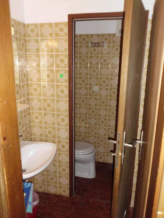 Badezimmer-Klo-Kombination Aparthotel Sonnbichl