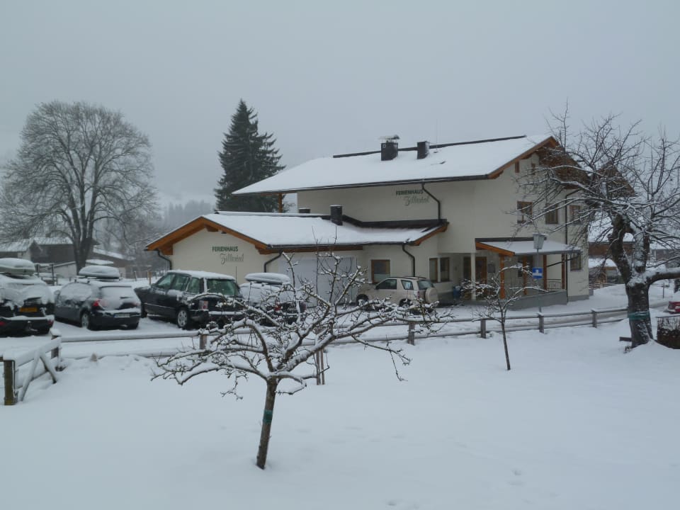 Aussen im Schnee Ferienhaus Zillertal