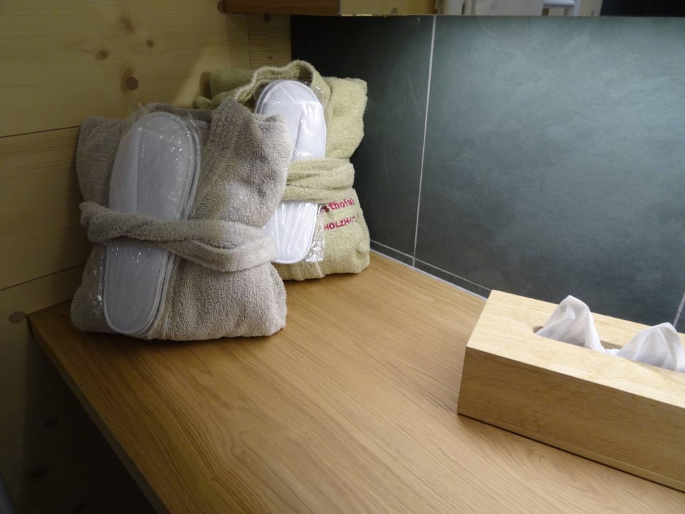 Bademäntel Holzhotel Forsthofalm