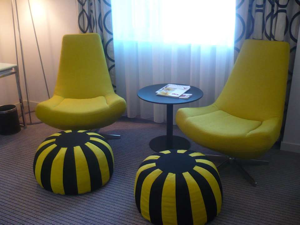 Modern farbige Einrichtung Vienna House by Wyndham Andel's Berlin