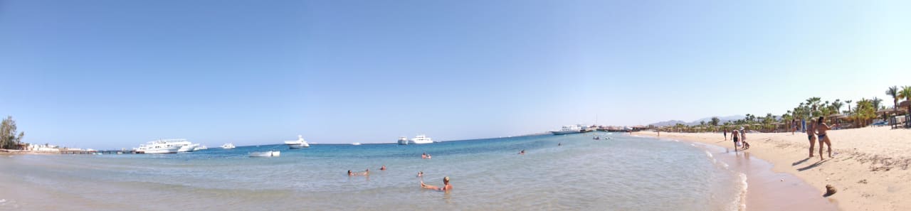 Zu viele Ausflugsschiffe am Strand Baden ACHTUNG Lotus Bay Beach Resort