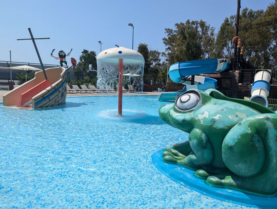 Pool Caravia Beach Hotel