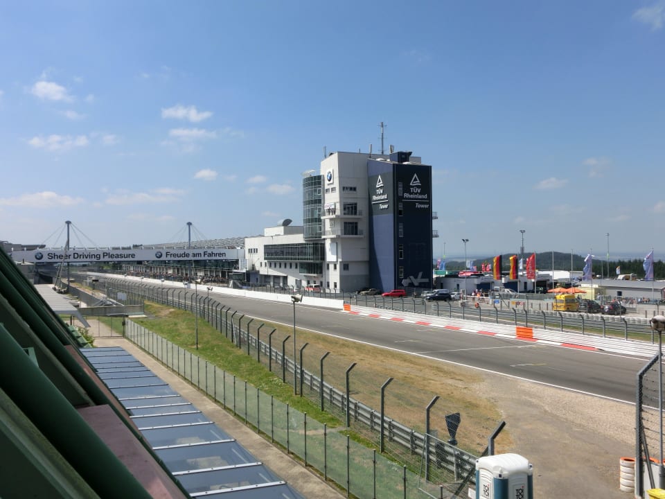 Boxengasse Hotel Dorint Am Nürburgring Hocheifel