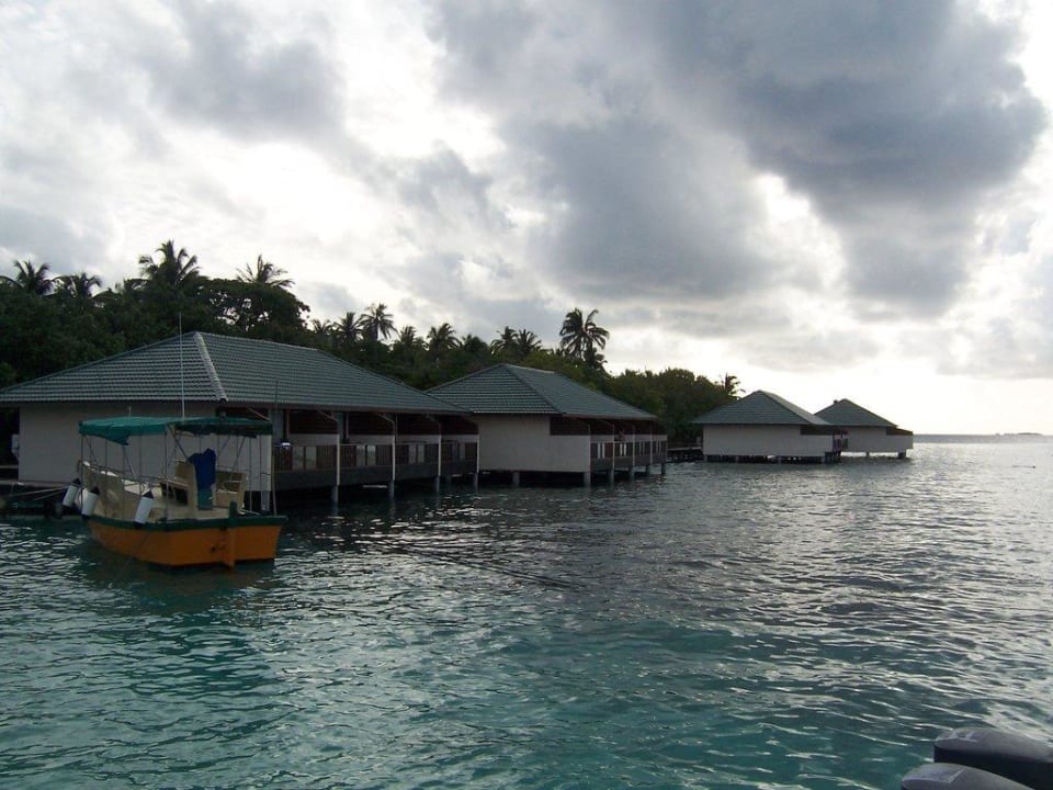 Wasserbungis Embudu Village