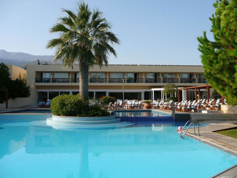 Hauptpool mit Haupthaus im Hintergrund Phãea Cretan Malia