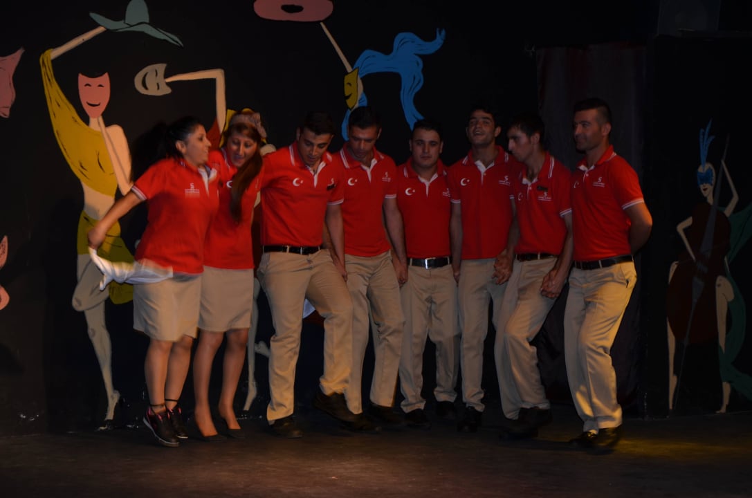 Türkischer Abend Mitarbeiter Tanz Saphir Resort & Spa