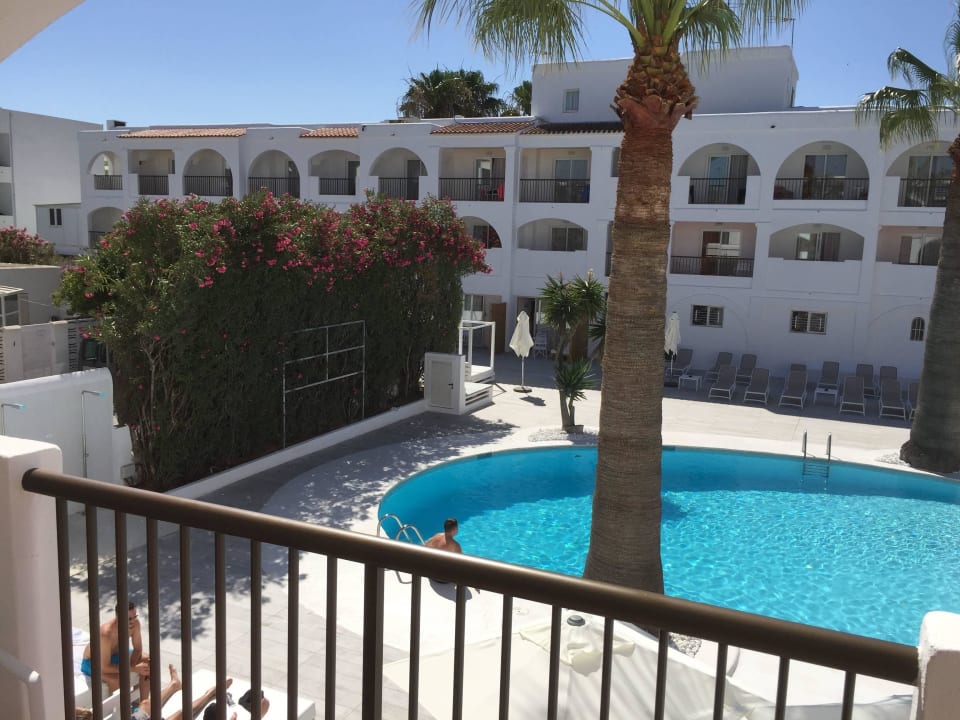 Blick von Zimmer auf den Pool Hotel Vibra Bossa Flow