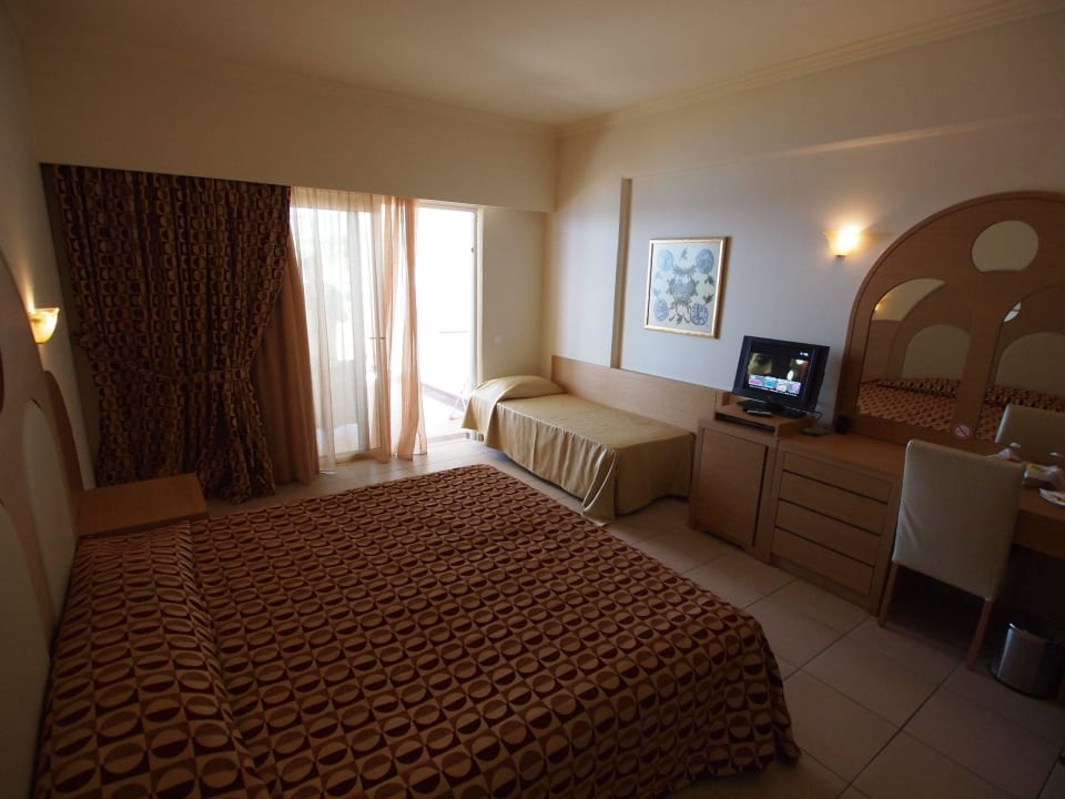 Standardowe wyposażenie pokoju Hotel Kalithea Horizon Royal