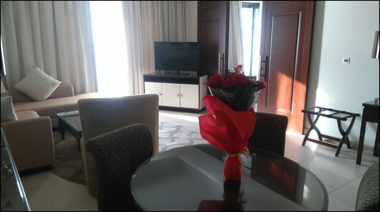 Wohnzimmer in unserer Suite Ajman Saray, a Luxury Collection Resort