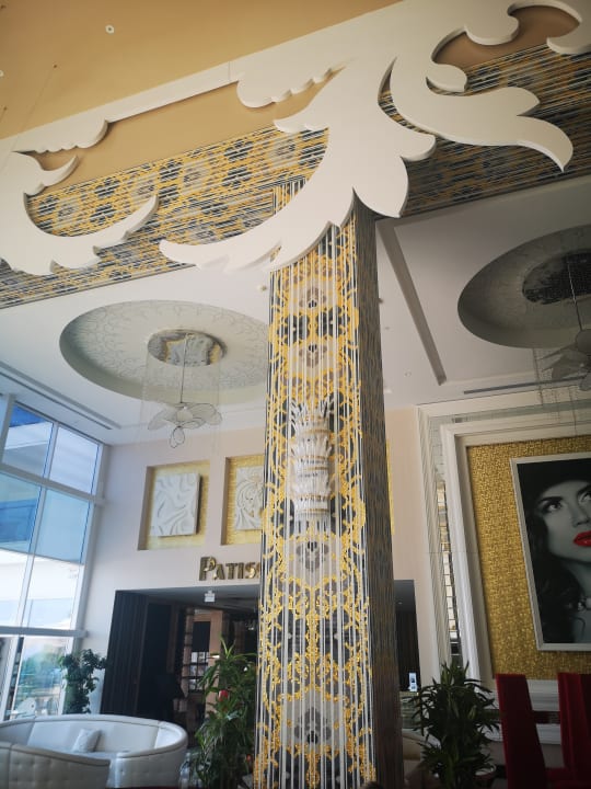 Lobby Azura Deluxe Resort & Spa Hotel