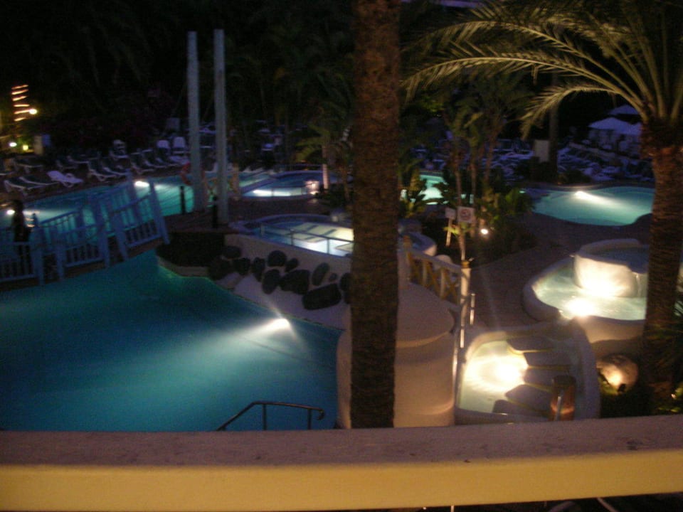 Pool bei Nacht Abora Buenaventura by Lopesan Hotels