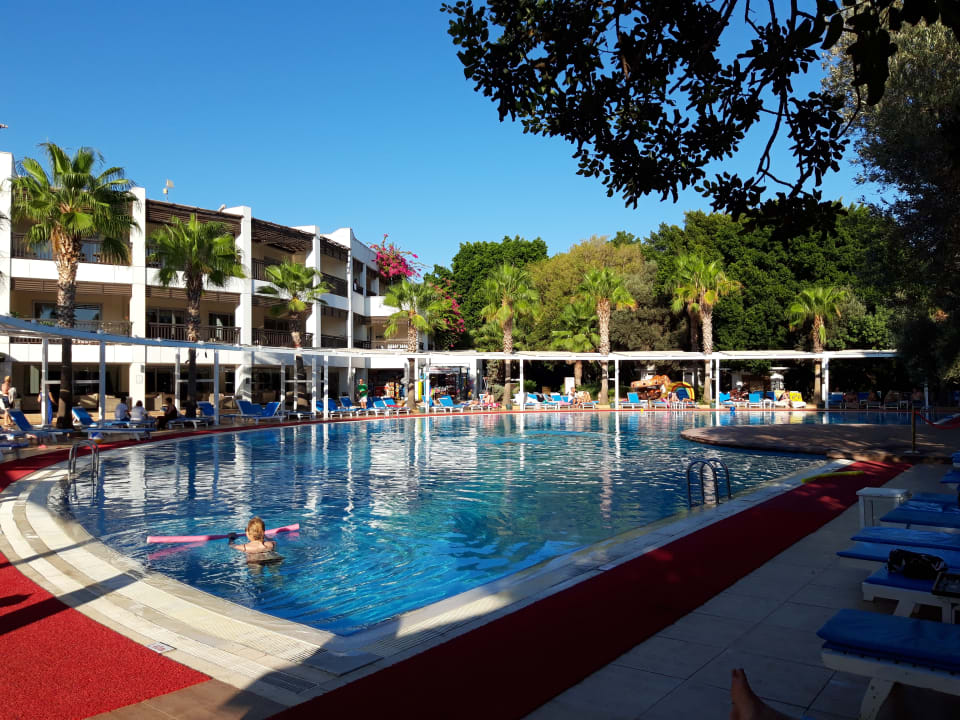 Pool Latanya Park Resort