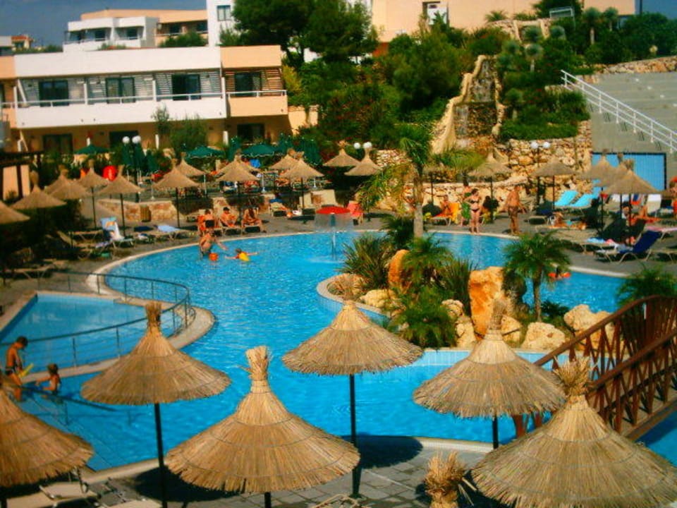 Hauptpool links Atlantica Mikri Poli Rhodes