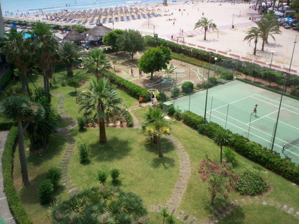 Blick auf Garten und Tennisplatz Hotel Vibra Beverly Playa