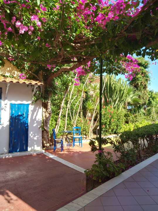 Gartenanlage Anissa Beach & Village