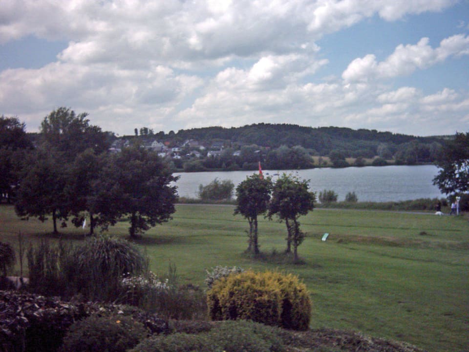 Ausblick aus dem Zimmer auf den See Golf & Sporthotel Wiesensee