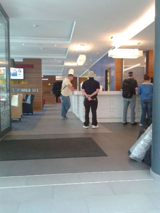 Rezeption Hampton by Hilton Berlin City West