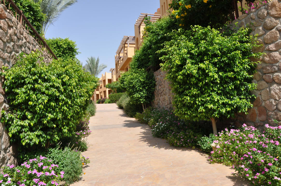 Ścieżka na basen Rehana Royal Beach Resort Aqua Park & Spa