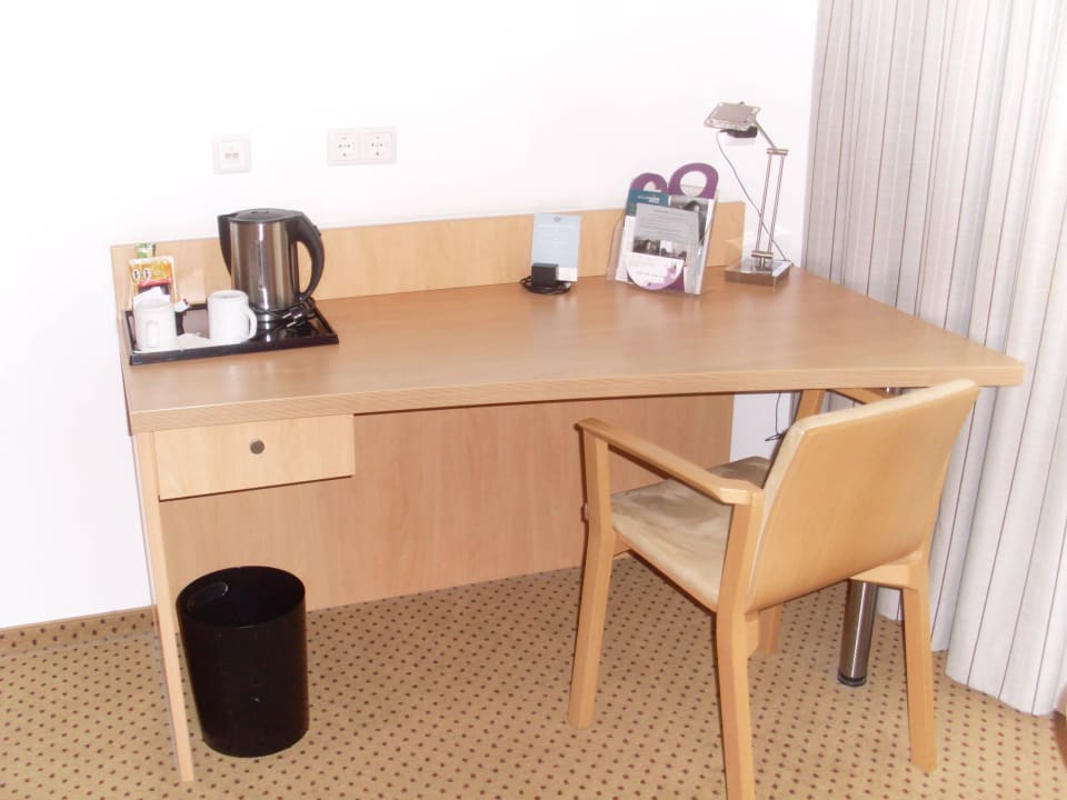 Arbeitsbereich voco Dusseldorf Seestern, an IHG Hotel