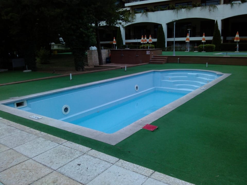 Loch im Pool? Flamingo Grand Hotel & Spa