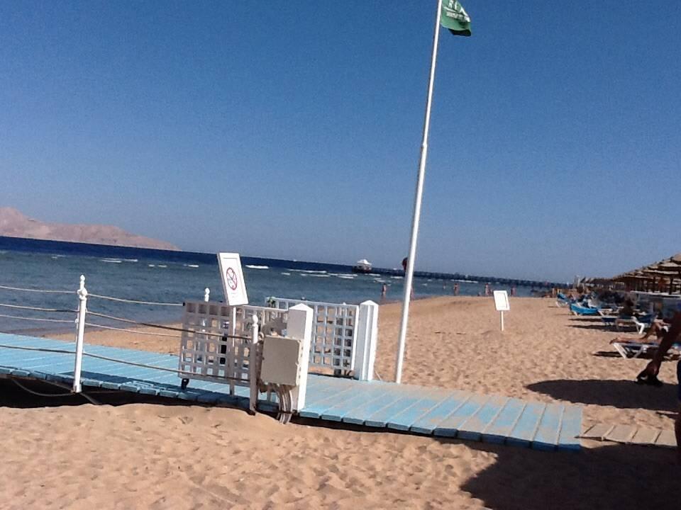 Rechter Strandbereich vom Steg bei Flut Rixos Sharm El Sheikh Adults Only 18 +