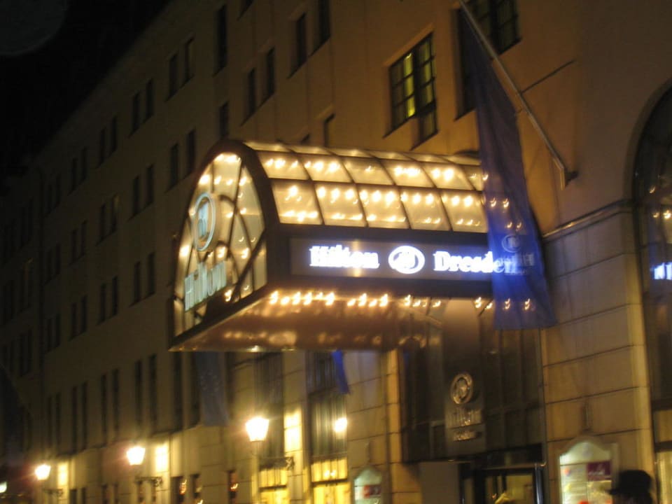 Eingang Hilton Dresden