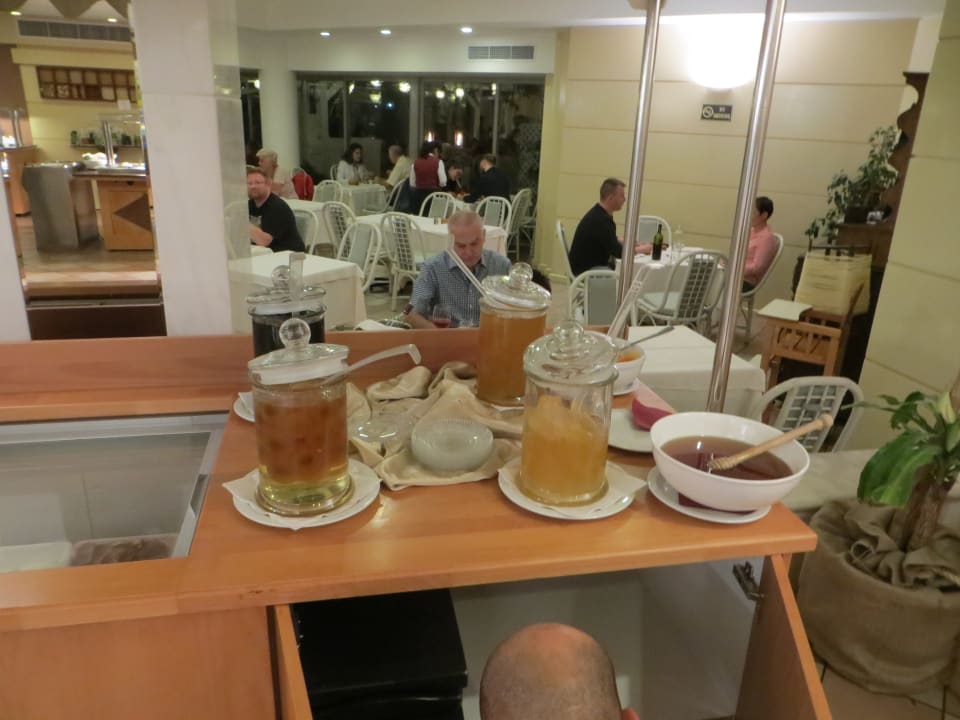 Teil des Abendbuffets Anissa Beach & Village