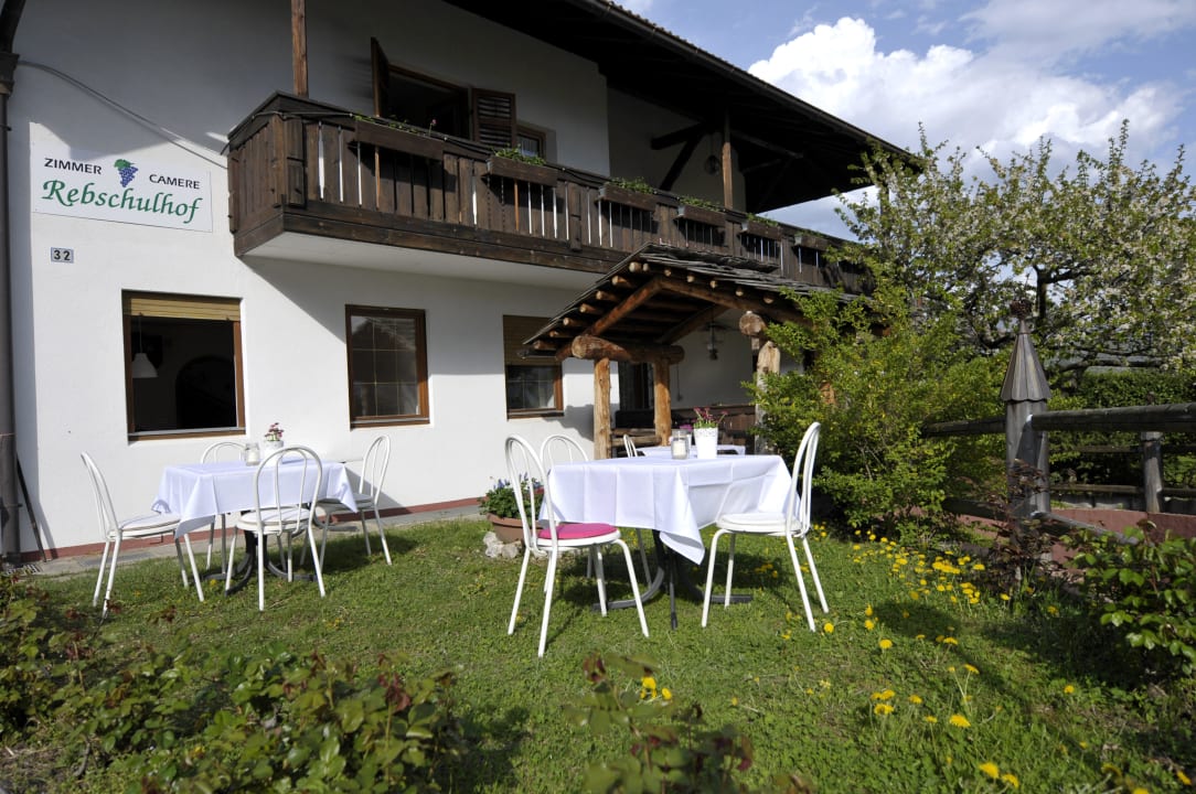 Frühstück im Garten Rebschulhof