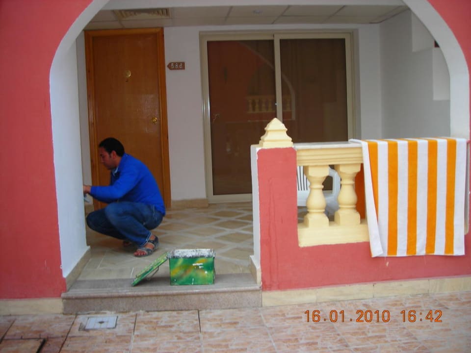 Arbeiten an der Terrasse Pickalbatros Alf Leila Wa Leila Resort - Neverland Hurghada