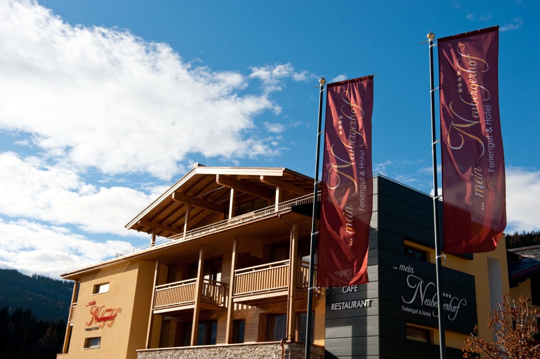 Außenansicht Hotel Neubergerhof