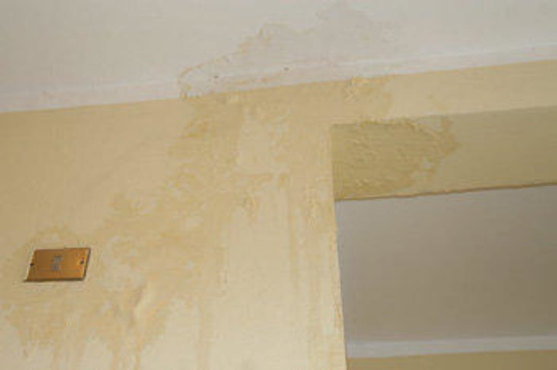 Wasserschaden seit mehreren Tagen im Zimmerflur Ghazala Beach