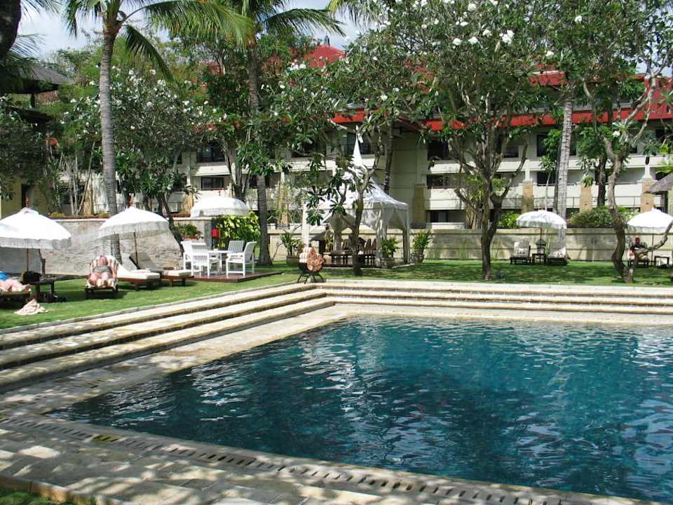 Ruhe und Grün an einem der Pools InterContinental Bali Resort