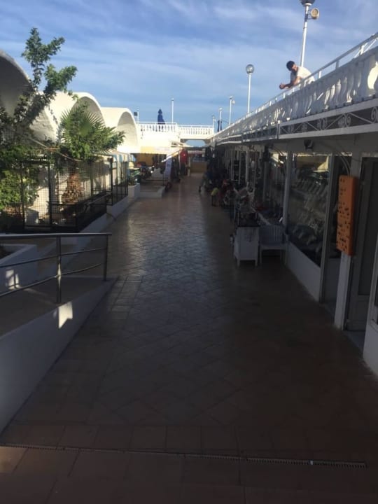 Vom Hotel zum Strans  Samira Club