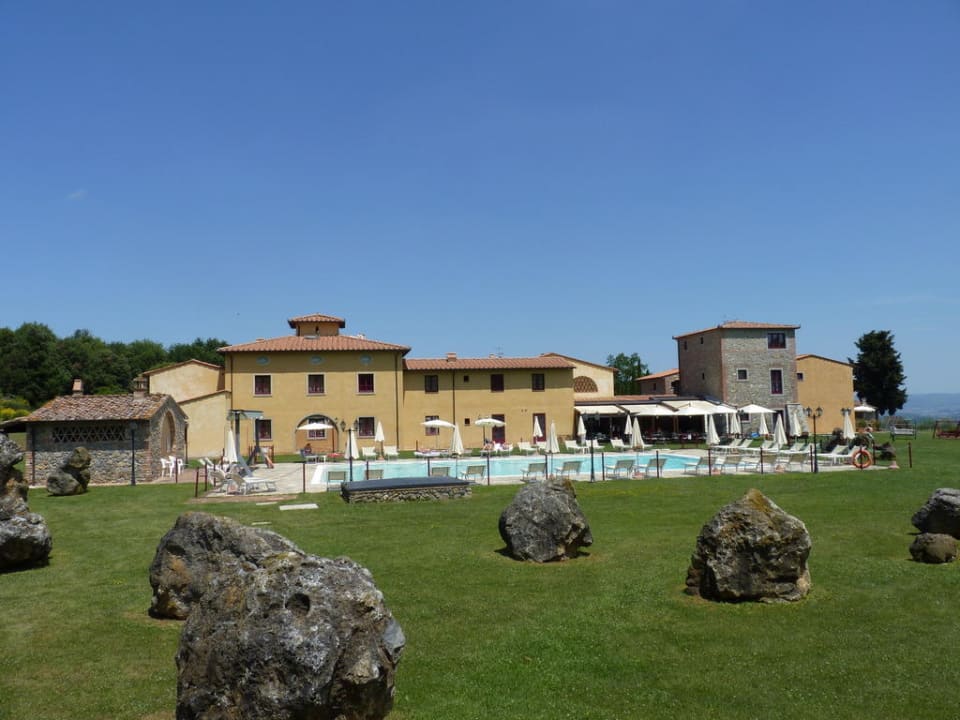 Blick aufs Hotel vom Garten Hotel Casolare le Terre Rosse