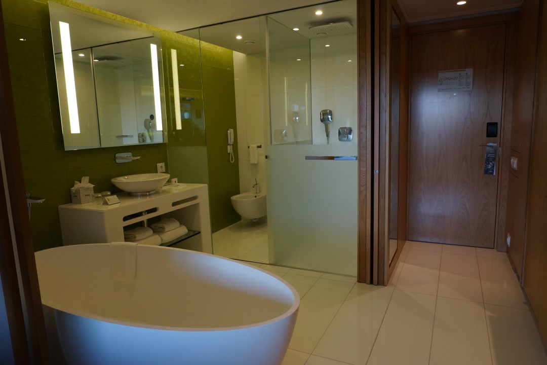 Eingang und Bad Hotel Epic Sana Algarve