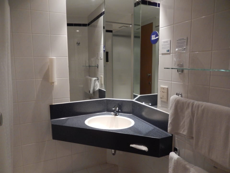 Bad Holiday Inn Express Frankfurt - Airport