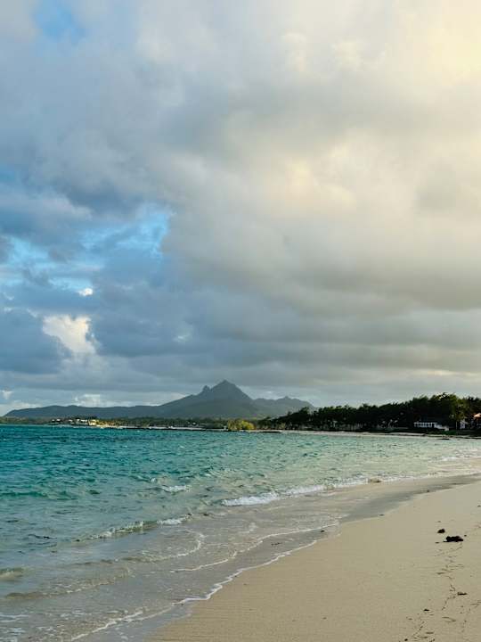 Strand Friday Attitude