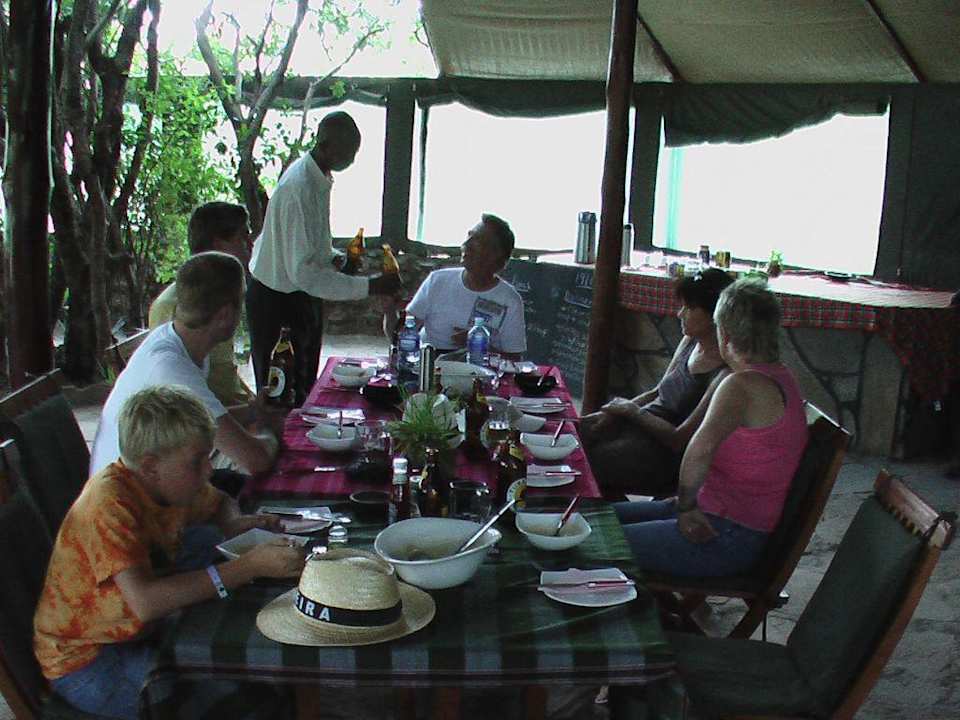 Frühstück im Camp Aruba-Mara Camp