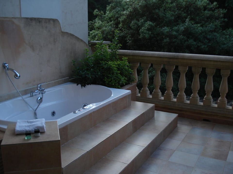 Jacuzzi auf der Terrasse Lago Garden