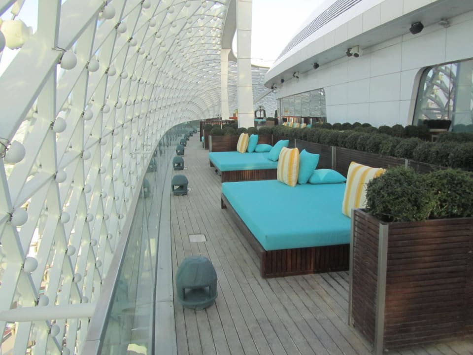 Relaxzone Family Pooldeck W Abu Dhabi - Yas Island