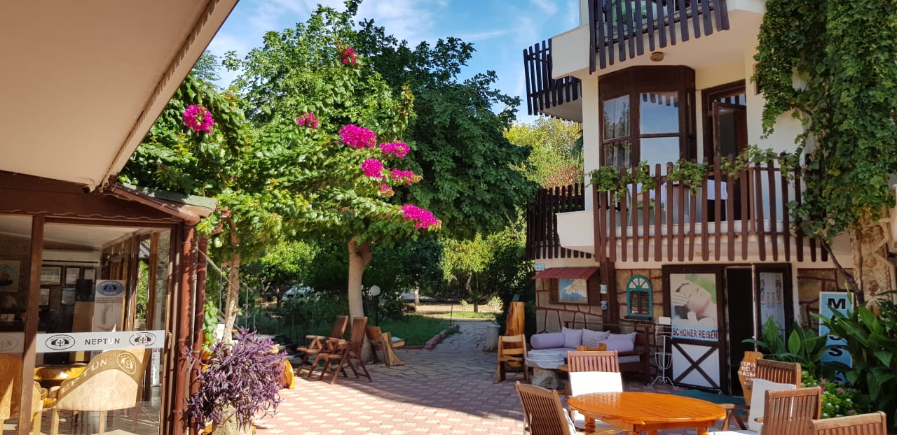 Außenansicht Hotel Neptün/Neptun