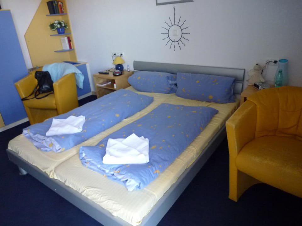 Bett Zimmer 14 NordseeResort Hotel Arche Noah