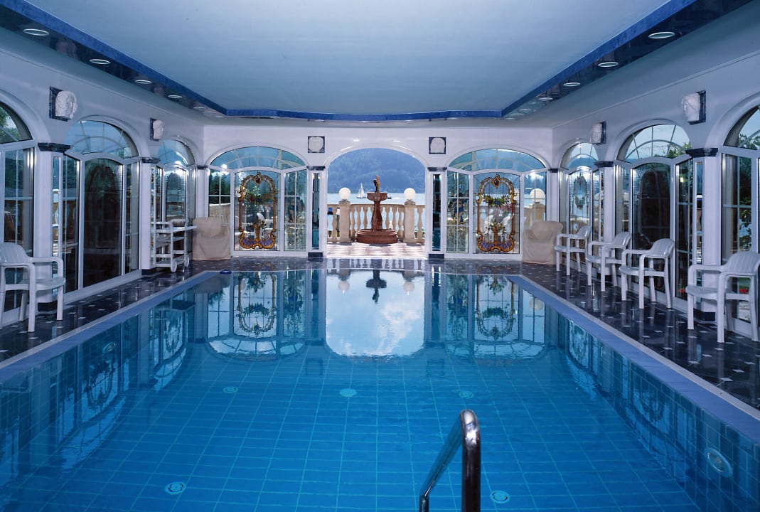 Pool mit linksdrehenden Wörtherseewasser Seehotel Porcia