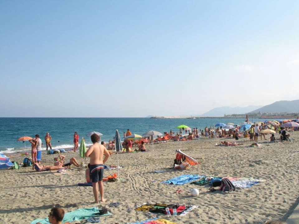 öffentlicher Strand von Pietra Ligure Residence Orchidea